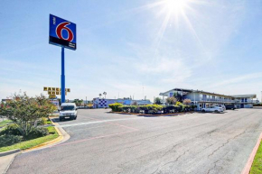 Гостиница Motel 6-Laredo, TX - South  Ларедо